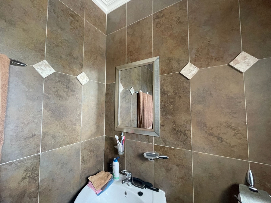 To Let 3 Bedroom Property for Rent in Country Club Western Cape